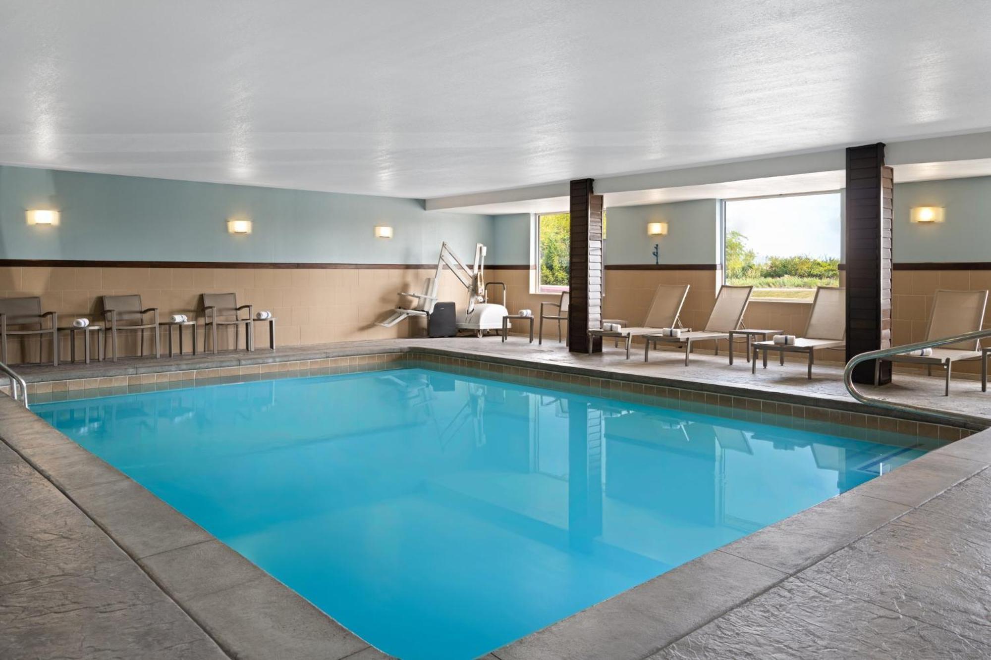 Holiday Inn Express Toledo North By Ihg Esterno foto