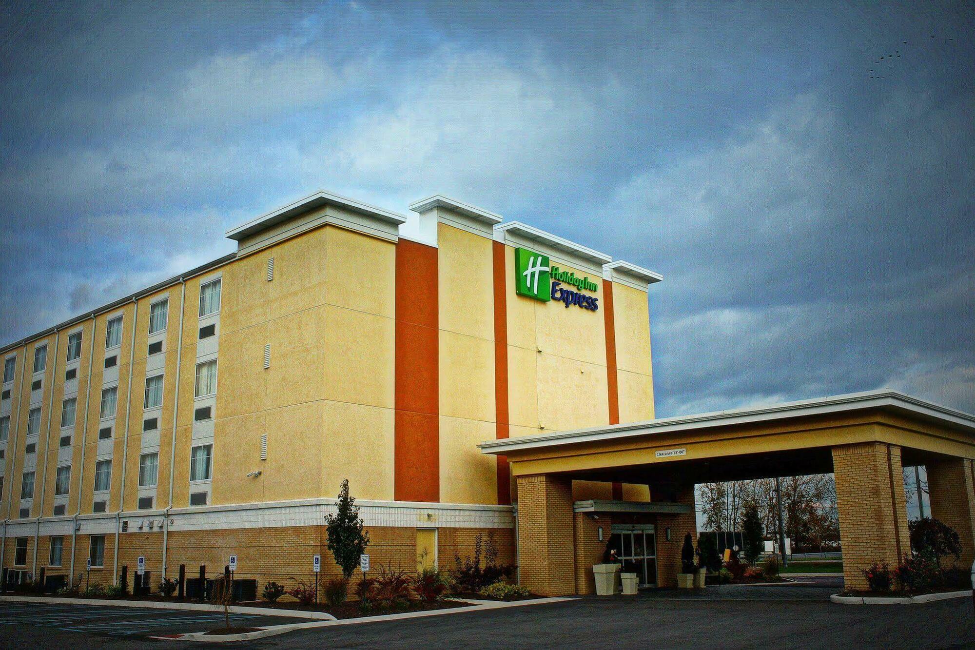Holiday Inn Express Toledo North By Ihg Esterno foto
